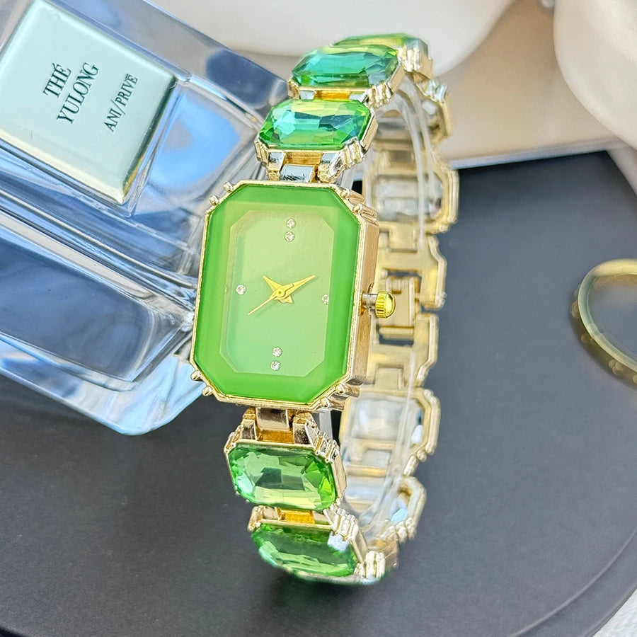 Reloj de mujer de estilo europeo y americano con cadena de diamantes de imitación de sección grande, caja rectangular de color, esfera de diamantes de imitación