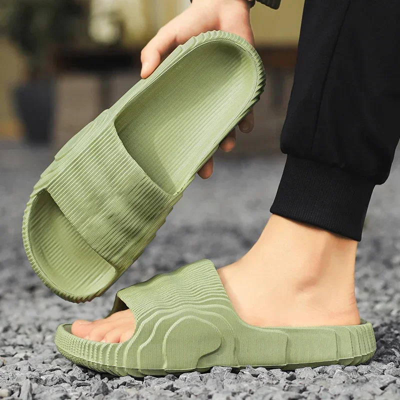 Zapatillas de casa suaves para parejas, zapatillas de baño antideslizantes para interiores de verano, sandalias de Hotel de Color sólido, chanclas para hombres y mujeres, zapatos planos