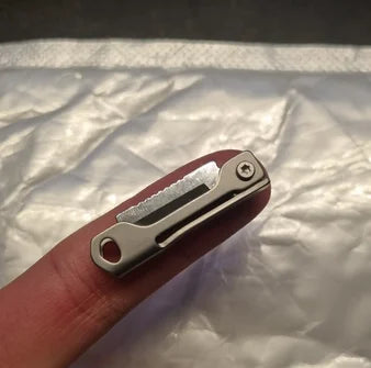 Suministros para acampar al aire libre, cuchillo plegable de acero inoxidable, Mini cuchillo de bolsillo multifunción con cabeza cuadrada, llavero colgante, 1 ud.