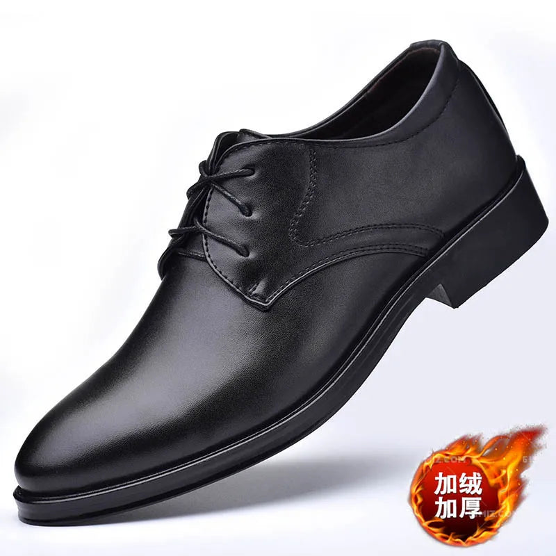 Zapatos de vestir formales para hombre, calzado informal de cuero, diseñador de boda Social, punta estrecha, zapatos negros de oficina para invierno, marca 2023
