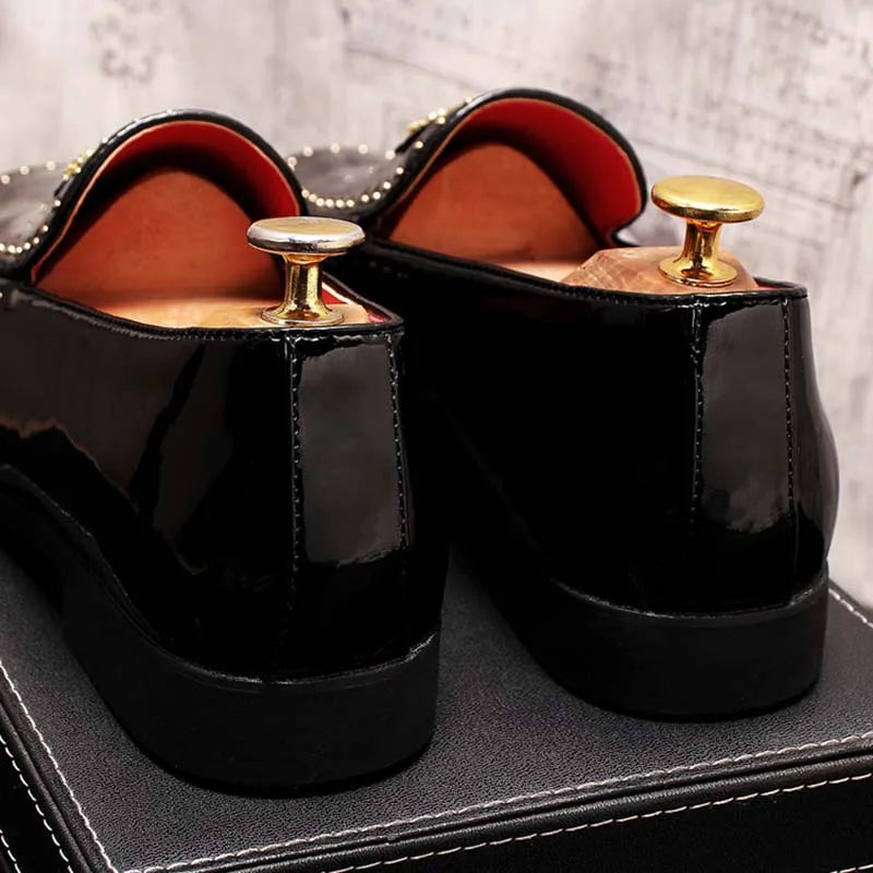 Primavera otoño hombres zapatos de vestir de cuero corona bordado Casual moda Slip-On lujo remache tendencia mocasines