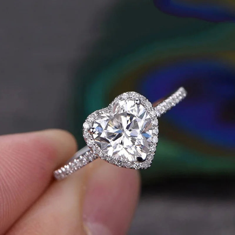 Anillo de corazón de Color plateado de lujo para mujer, joyerÃa de compromiso con incrustaciones de Metal exquisito, piedras de circonita blanca, anillo de boda