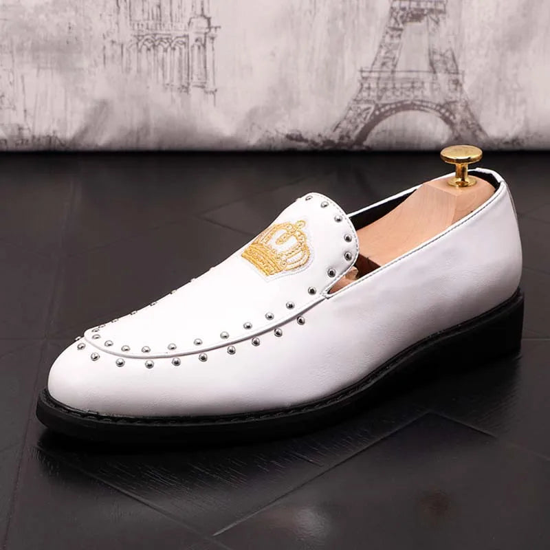 Primavera otoño hombres zapatos de vestir de cuero corona bordado Casual moda Slip-On lujo remache tendencia mocasines