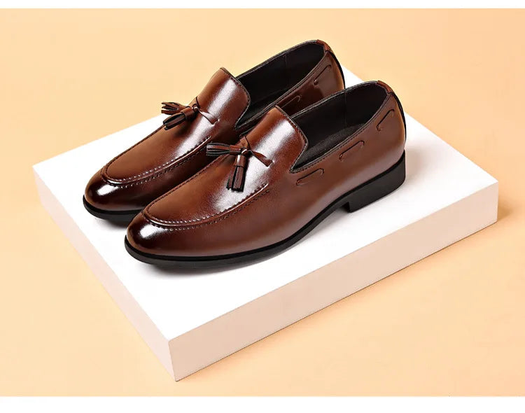 Zapatos de vestir para hombre, nuevos Zapatos de moda de cuero Pu para hombre, Zapatos informales formales de negocios de gran tamaño, Zapatos de boda para hombre