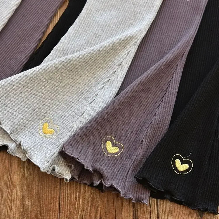 Legging acampanado para niñas, novedad de 20225, pantalones elásticos informales para niños, mallas ajustadas con bordado de corazón, pantalones de verano para niñas