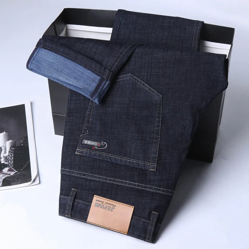 Nuevos pantalones vaqueros finos de seda de hielo para hombres, pantalones de algodón elásticos rectos azules, pantalones ligeros informales de negocios para primavera y verano