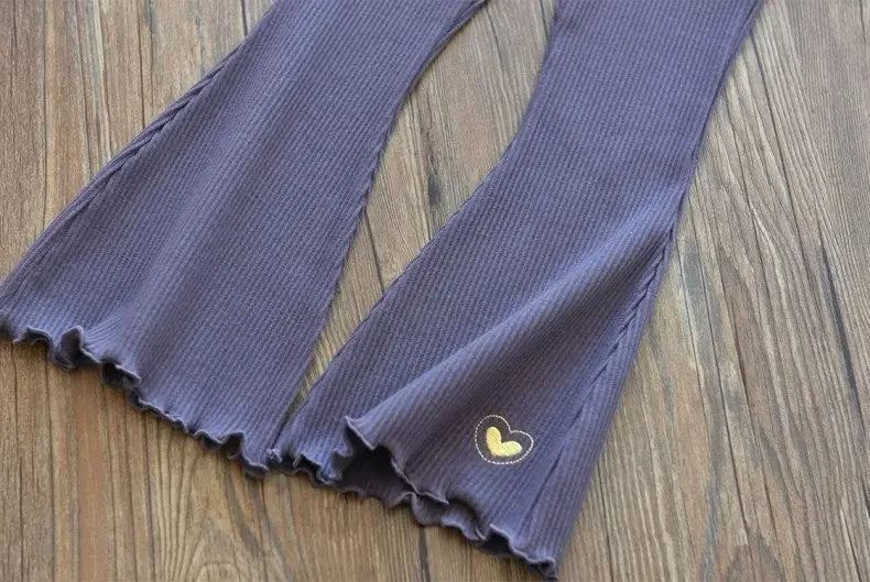 Legging acampanado para niñas, novedad de 20225, pantalones elásticos informales para niños, mallas ajustadas con bordado de corazón, pantalones de verano para niñas