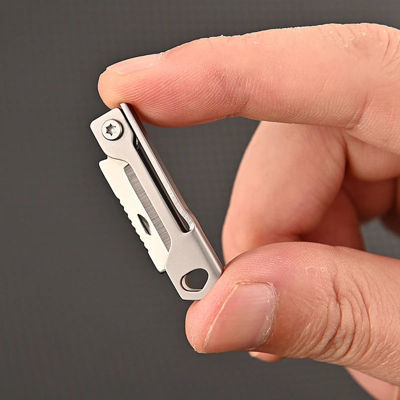 Suministros para acampar al aire libre, cuchillo plegable de acero inoxidable, Mini cuchillo de bolsillo multifunción con cabeza cuadrada, llavero colgante, 1 ud.