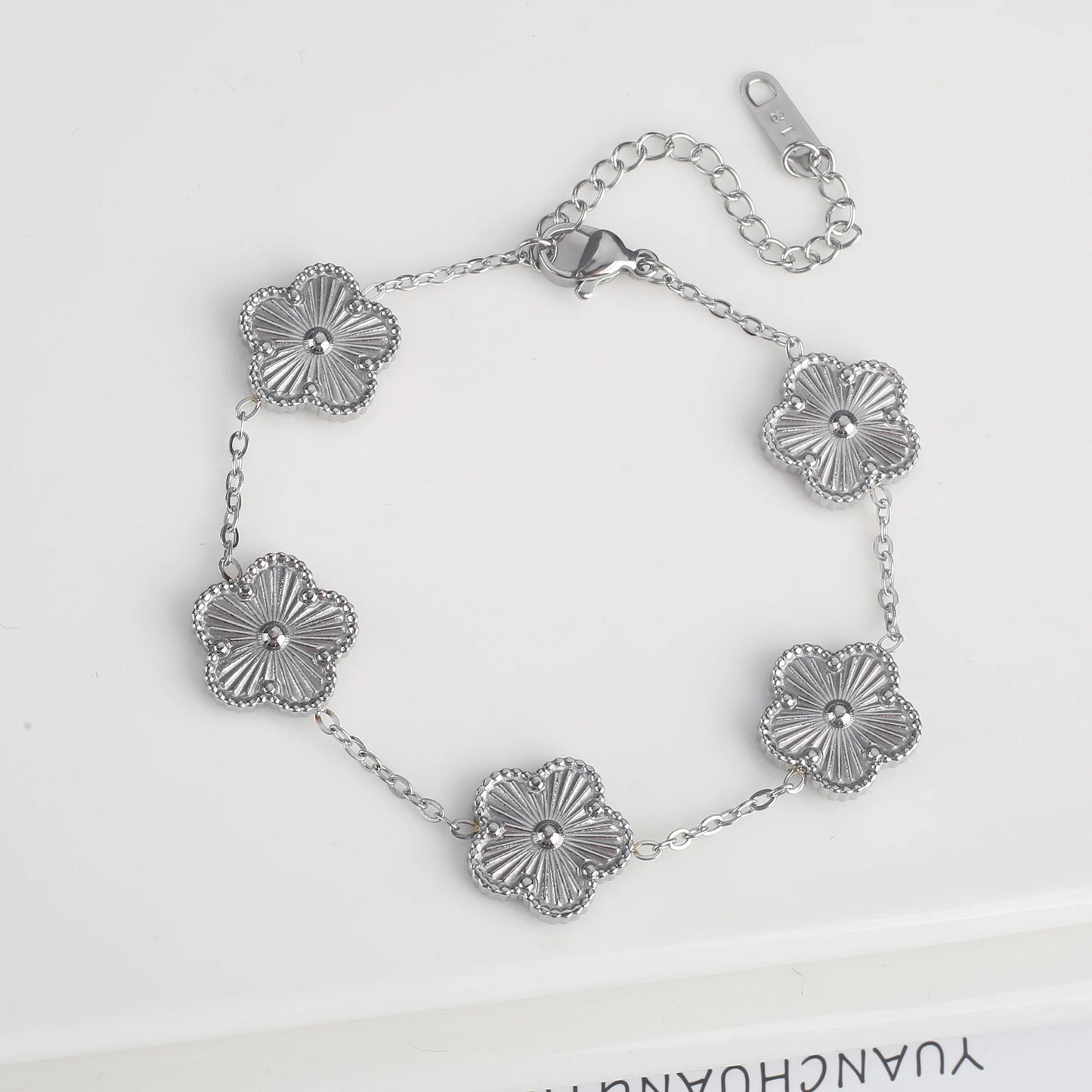 Pulsera clásica de acero inoxidable para mujer, brazalete ajustable de cinco flores, joyerÃa de fiesta a la moda, regalos de trébol