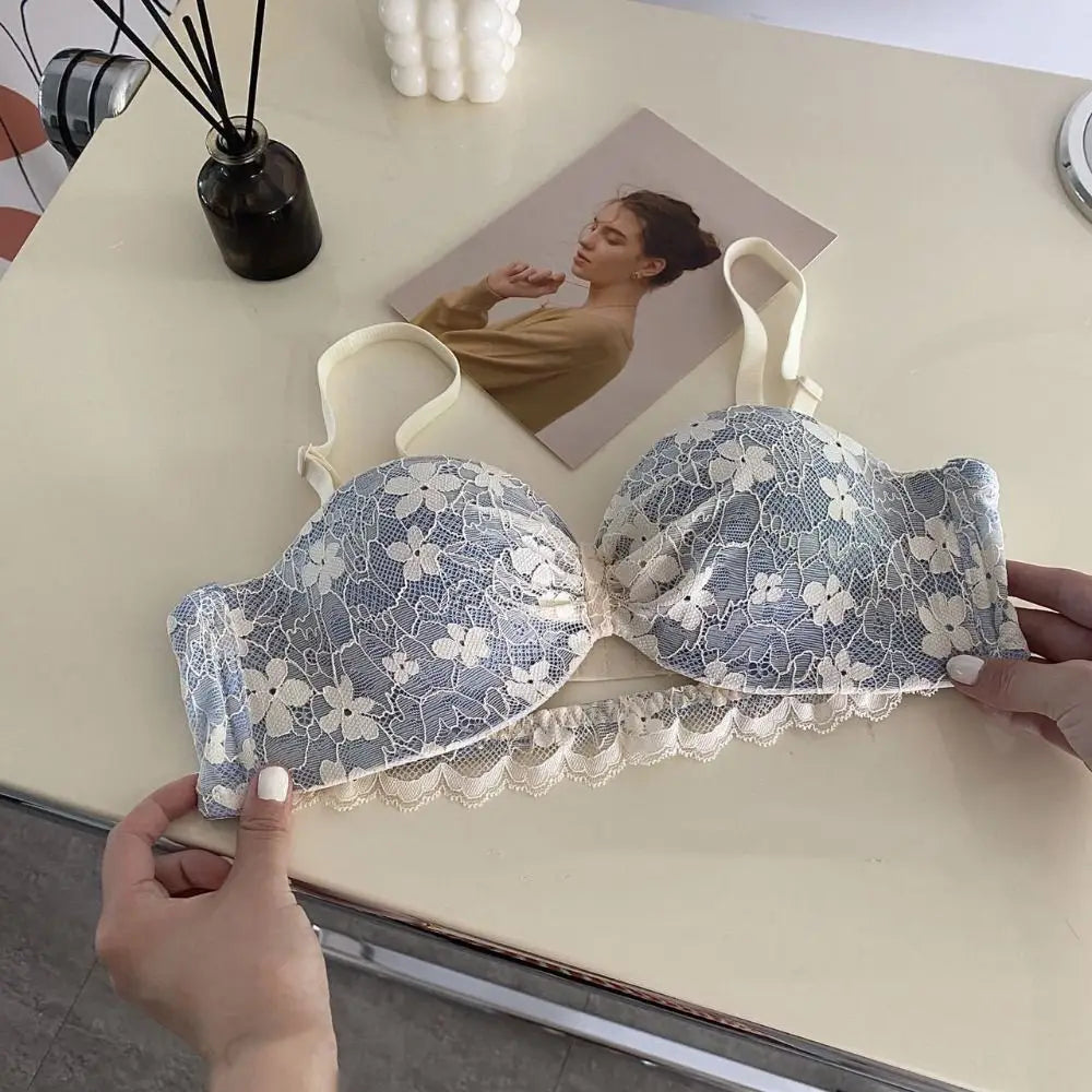 Sujetador inalámbrico de malla ajustado para mujer, sujetador antiflacidez de encaje Floral dulce con escote en V profundo, lencería con pechos recogidos, regalos