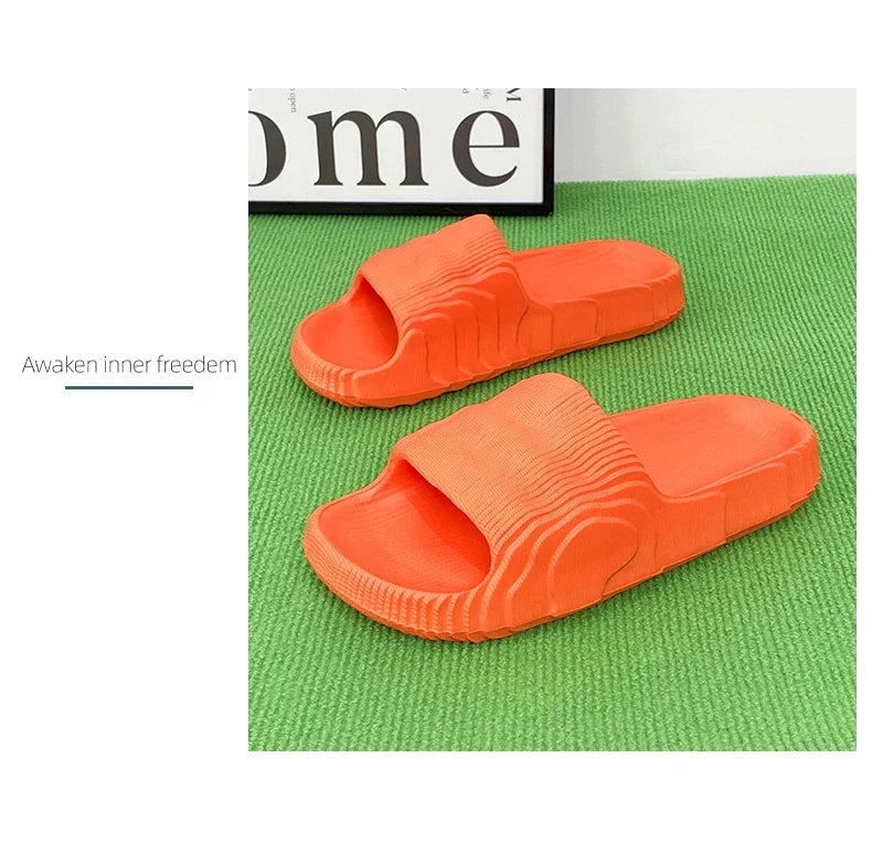 Zapatillas de casa suaves para parejas, zapatillas de baño antideslizantes para interiores de verano, sandalias de Hotel de Color sólido, chanclas para hombres y mujeres, zapatos planos