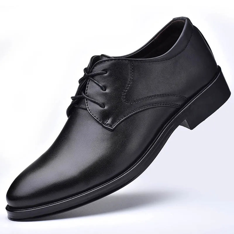 Zapatos de vestir formales para hombre, calzado informal de cuero, diseñador de boda Social, punta estrecha, zapatos negros de oficina para invierno, marca 2023