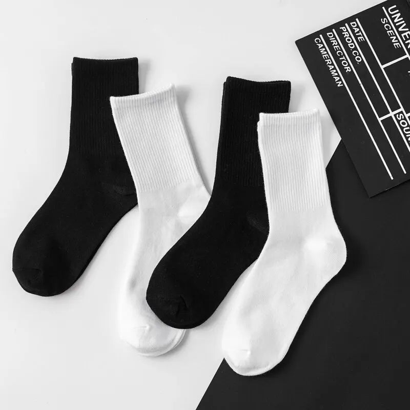 6/12 pares de calcetines de tubo medio para hombre Color sólido en blanco y negro ropa de calle Harajuku moda calcetines transpirables e informales
