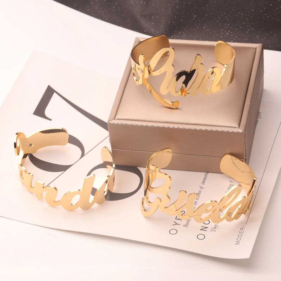Brazalete de mujer con nombre personalizado, pulsera de acero inoxidable dorada y plateada, pulsera con dijes personalizados, regalo de joyería para el Día de San Valentín