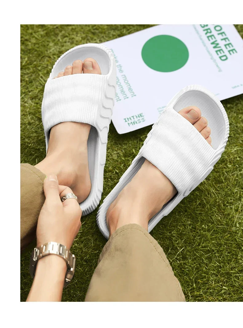 Zapatillas de casa suaves para parejas, zapatillas de baño antideslizantes para interiores de verano, sandalias de Hotel de Color sólido, chanclas para hombres y mujeres, zapatos planos