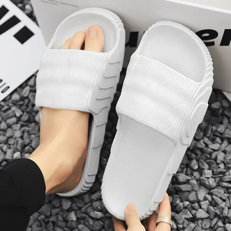 Zapatillas de casa suaves para parejas, zapatillas de baño antideslizantes para interiores de verano, sandalias de Hotel de Color sólido, chanclas para hombres y mujeres, zapatos planos