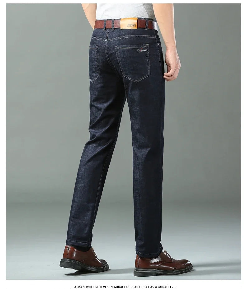 Nuevos pantalones vaqueros finos de seda de hielo para hombres, pantalones de algodón elásticos rectos azules, pantalones ligeros informales de negocios para primavera y verano