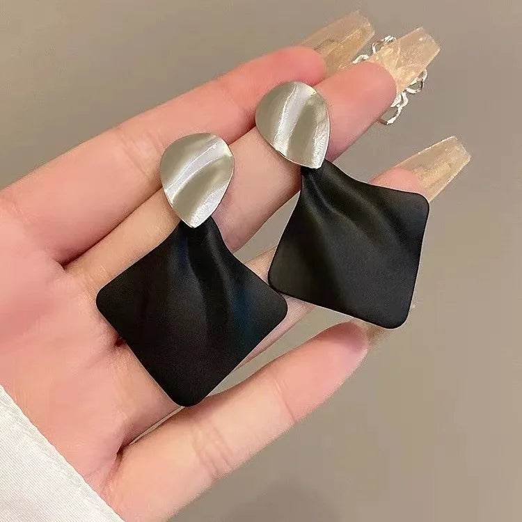 Pendientes colgantes con forma de rombo de doble Color para mujer, aretes colgantes con entramado de Metal dorado hueco, joyerÃa Punk geométrica para fiesta