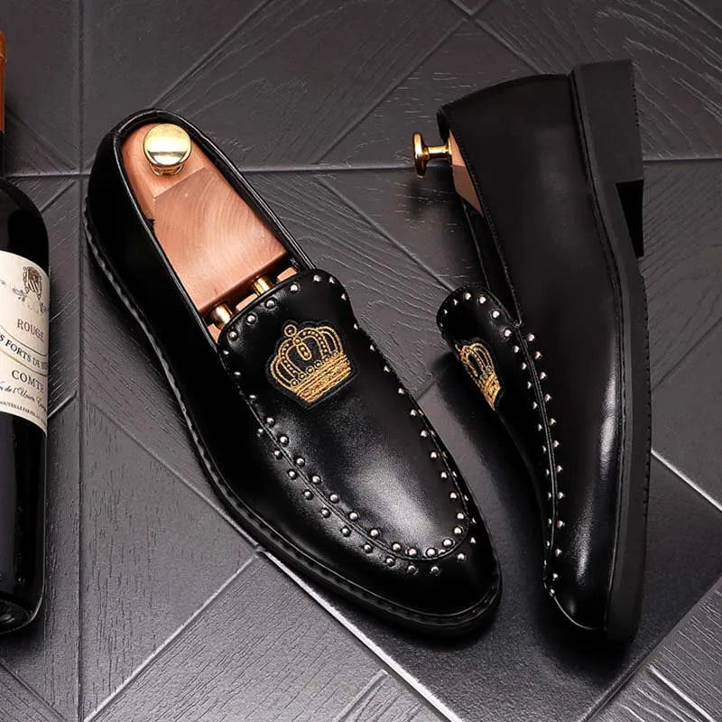 Primavera otoño hombres zapatos de vestir de cuero corona bordado Casual moda Slip-On lujo remache tendencia mocasines
