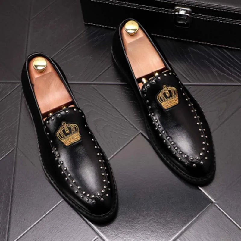 Primavera otoño hombres zapatos de vestir de cuero corona bordado Casual moda Slip-On lujo remache tendencia mocasines