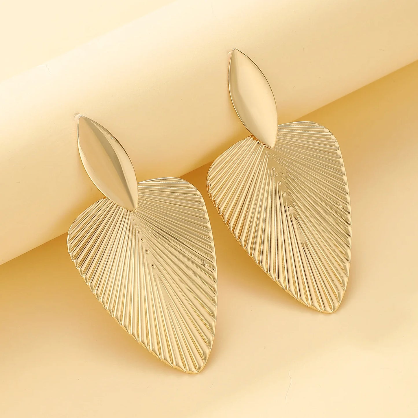 Pendientes grandes con colgante de hoja texturizada de Metal avanzado para mujer, joyerÃa de fiesta de moda exagerada, pendiente de gota geométrico de Color dorado