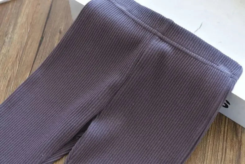 Legging acampanado para niñas, novedad de 20225, pantalones elásticos informales para niños, mallas ajustadas con bordado de corazón, pantalones de verano para niñas