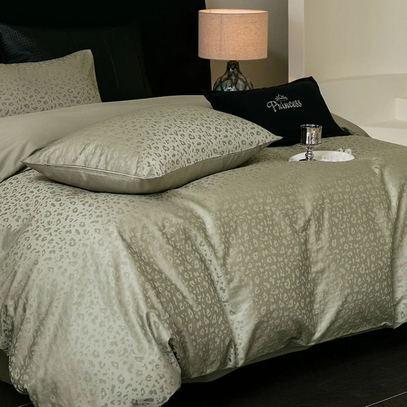 2025 Nuevo juego de ropa de cama de cuatro piezas de algodón puro 100% de color sólido simple para cama individual