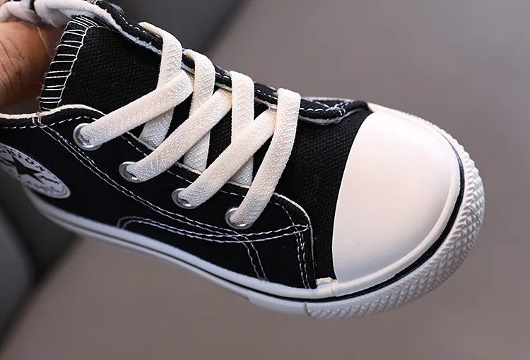 Zapatos de lona de caña media para niños, zapatos informales cómodos de fondo suave para niños y niñas, zapatos de tablero transpirables antideslizantes