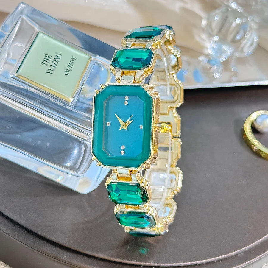 Reloj de mujer de estilo europeo y americano con cadena de diamantes de imitación de sección grande, caja rectangular de color, esfera de diamantes de imitación