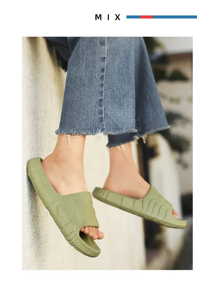 Zapatillas de casa suaves para parejas, zapatillas de baño antideslizantes para interiores de verano, sandalias de Hotel de Color sólido, chanclas para hombres y mujeres, zapatos planos