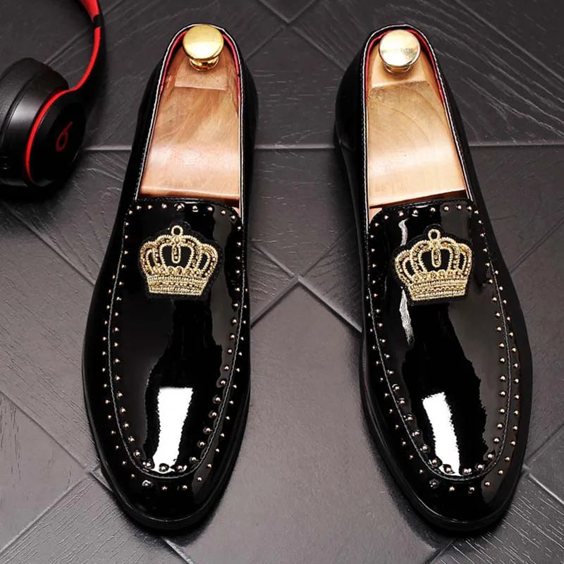 Primavera otoño hombres zapatos de vestir de cuero corona bordado Casual moda Slip-On lujo remache tendencia mocasines