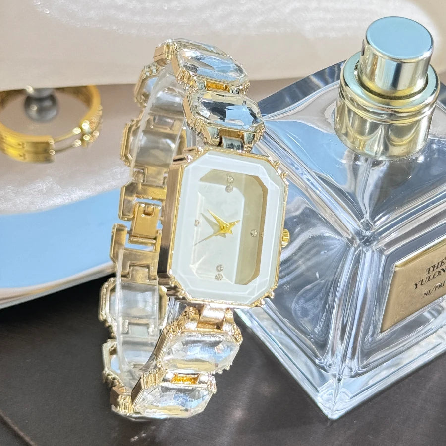 Reloj de mujer de estilo europeo y americano con cadena de diamantes de imitación de sección grande, caja rectangular de color, esfera de diamantes de imitación