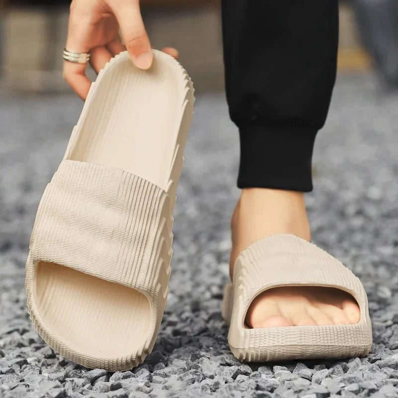 Zapatillas de casa suaves para parejas, zapatillas de baño antideslizantes para interiores de verano, sandalias de Hotel de Color sólido, chanclas para hombres y mujeres, zapatos planos