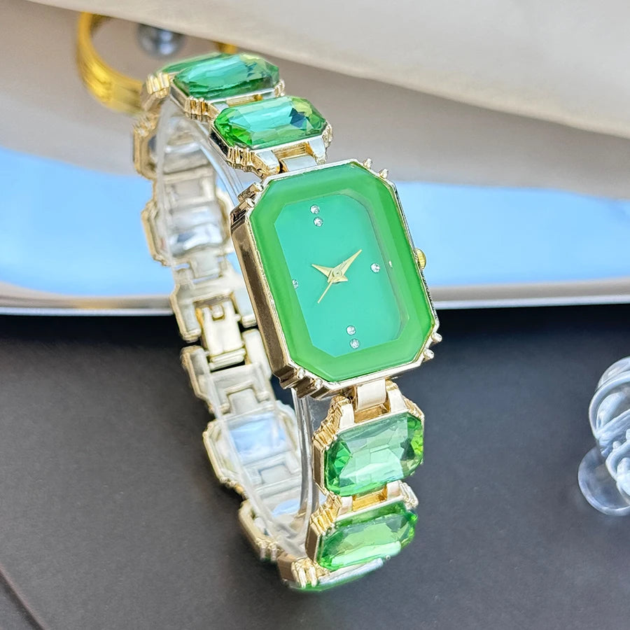 Reloj de mujer de estilo europeo y americano con cadena de diamantes de imitación de sección grande, caja rectangular de color, esfera de diamantes de imitación