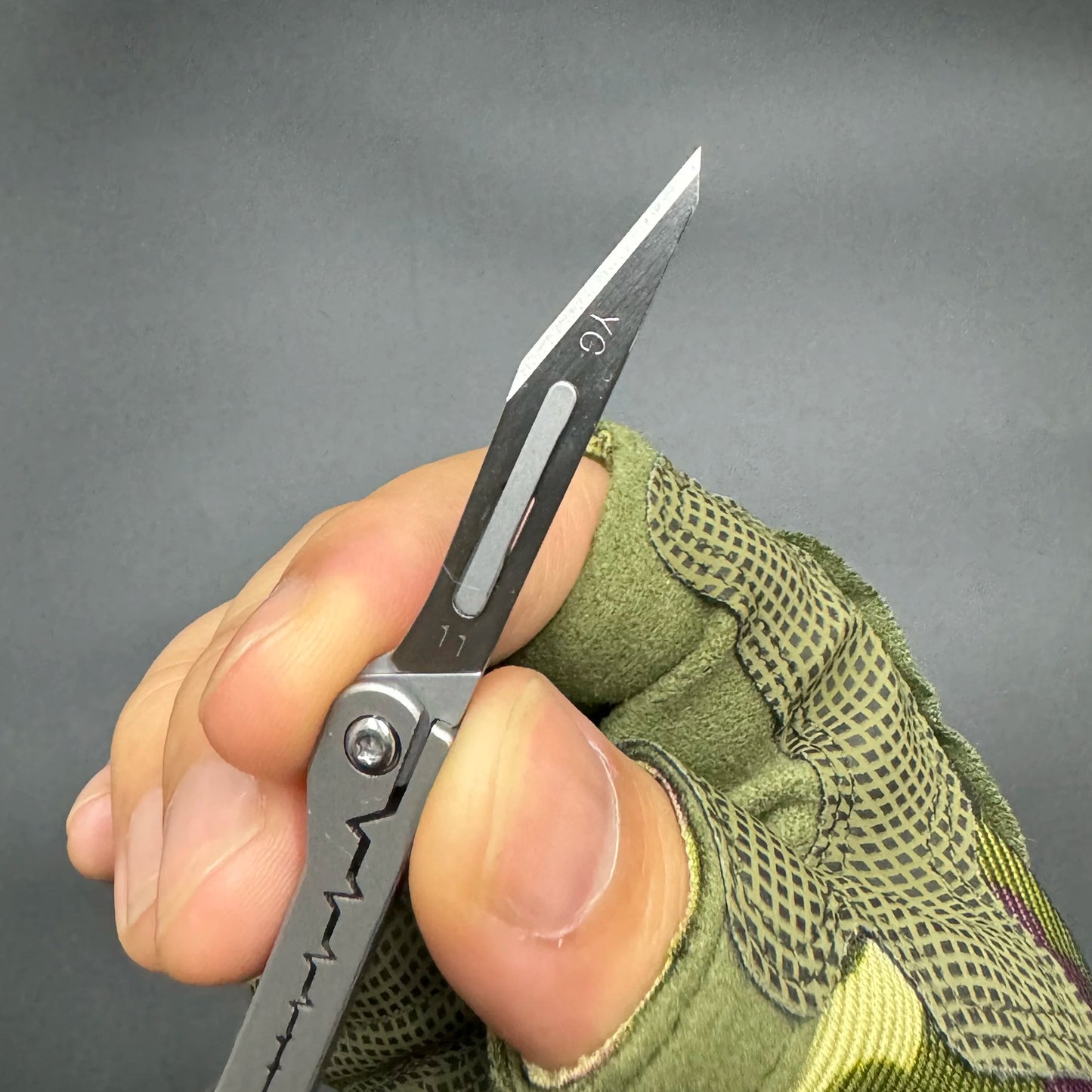 Mini abridor de botellas de titanio, cuchillo de utilidad plegable, multifunción, portátil, desembalaje, llavero de mensajería, herramienta EDC para acampar al aire libre