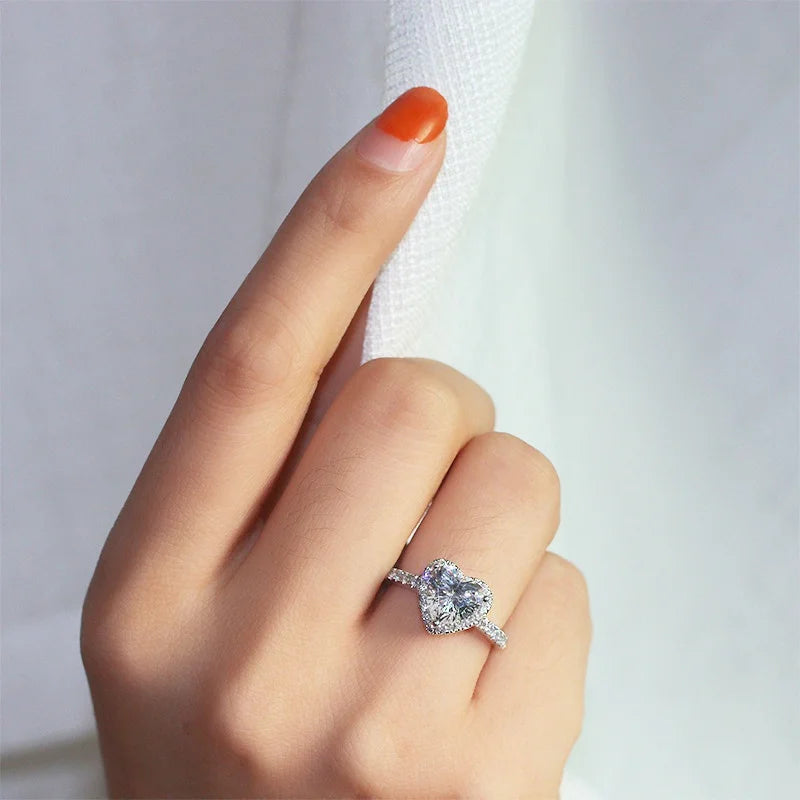 Anillo de corazón de Color plateado de lujo para mujer, joyerÃa de compromiso con incrustaciones de Metal exquisito, piedras de circonita blanca, anillo de boda