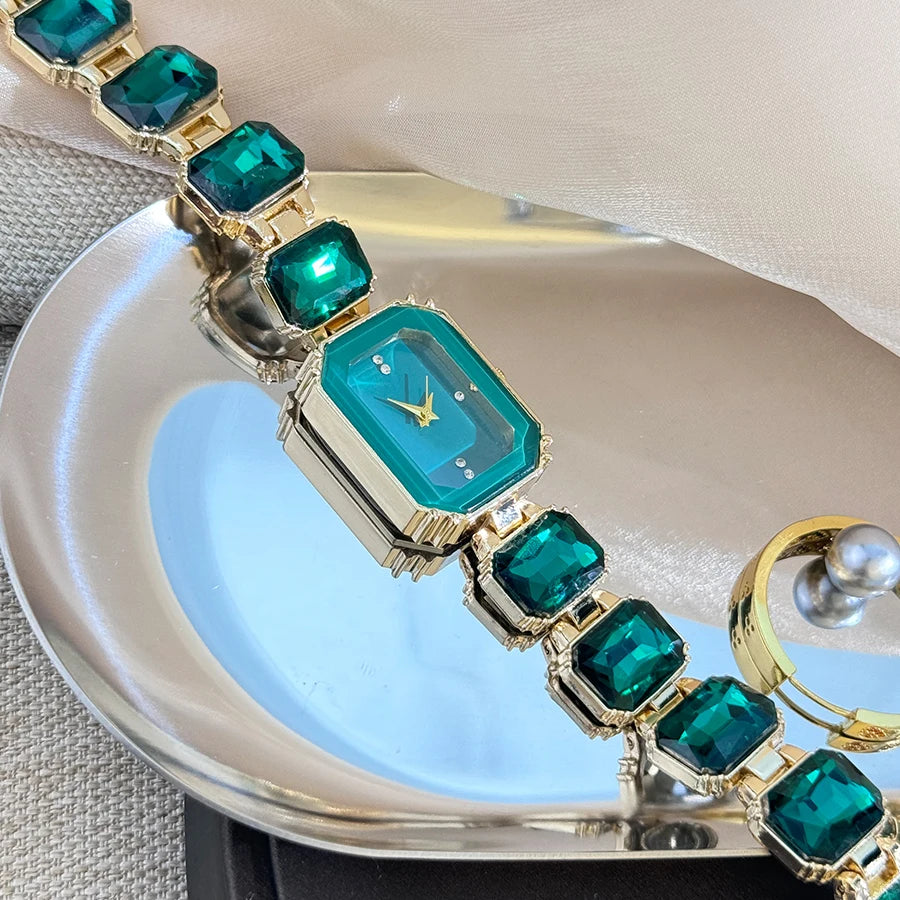 Reloj de mujer de estilo europeo y americano con cadena de diamantes de imitación de sección grande, caja rectangular de color, esfera de diamantes de imitación