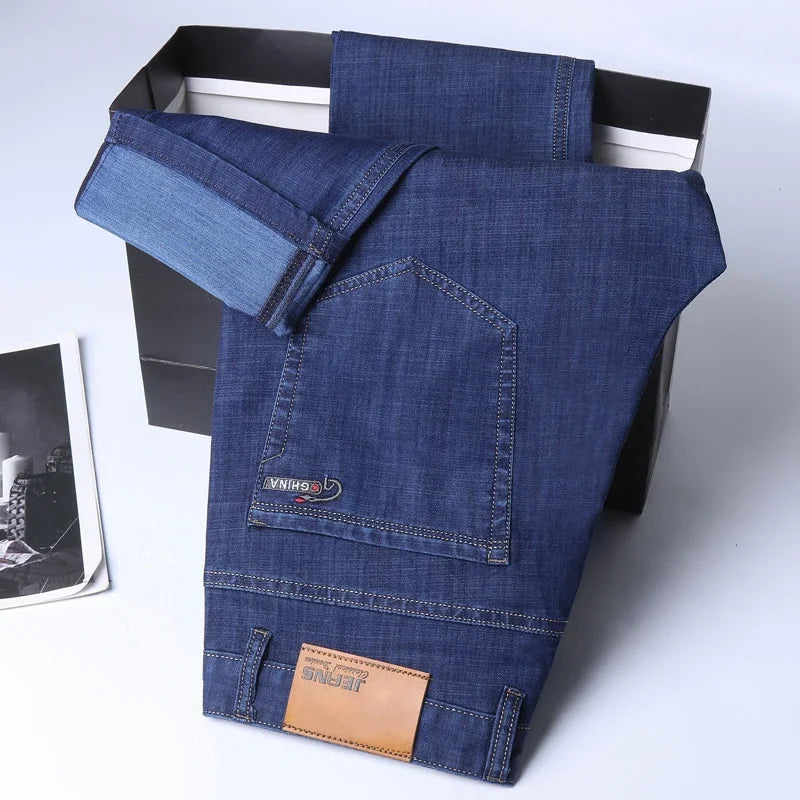 Nuevos pantalones vaqueros finos de seda de hielo para hombres, pantalones de algodón elásticos rectos azules, pantalones ligeros informales de negocios para primavera y verano