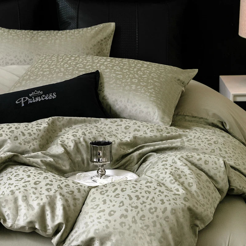 2025 Nuevo juego de ropa de cama de cuatro piezas de algodón puro 100% de color sólido simple para cama individual