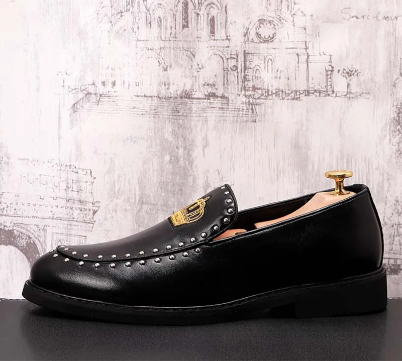 Primavera otoño hombres zapatos de vestir de cuero corona bordado Casual moda Slip-On lujo remache tendencia mocasines
