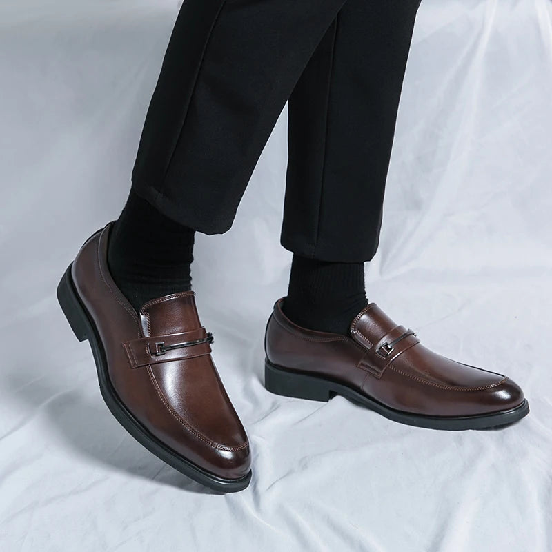 Mocasines casuales clásicos para hombre, zapatos de conducción, moda masculina, zapatos cómodos de cuero para boda, zapatos de vestir negros de negocios