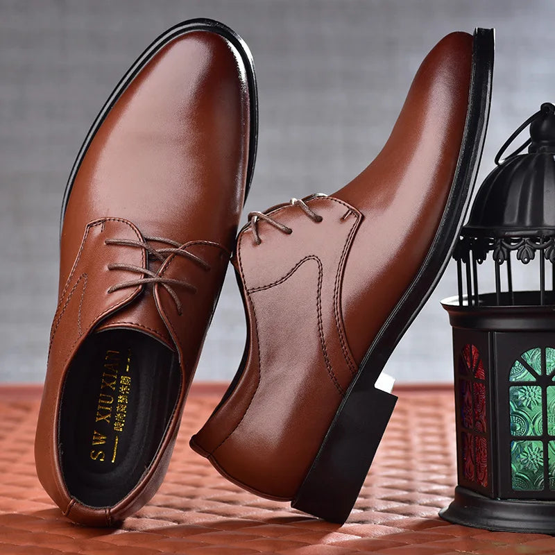 Zapatos de vestir formales para hombre, calzado informal de cuero, diseñador de boda Social, punta estrecha, zapatos negros de oficina para invierno, marca 2023