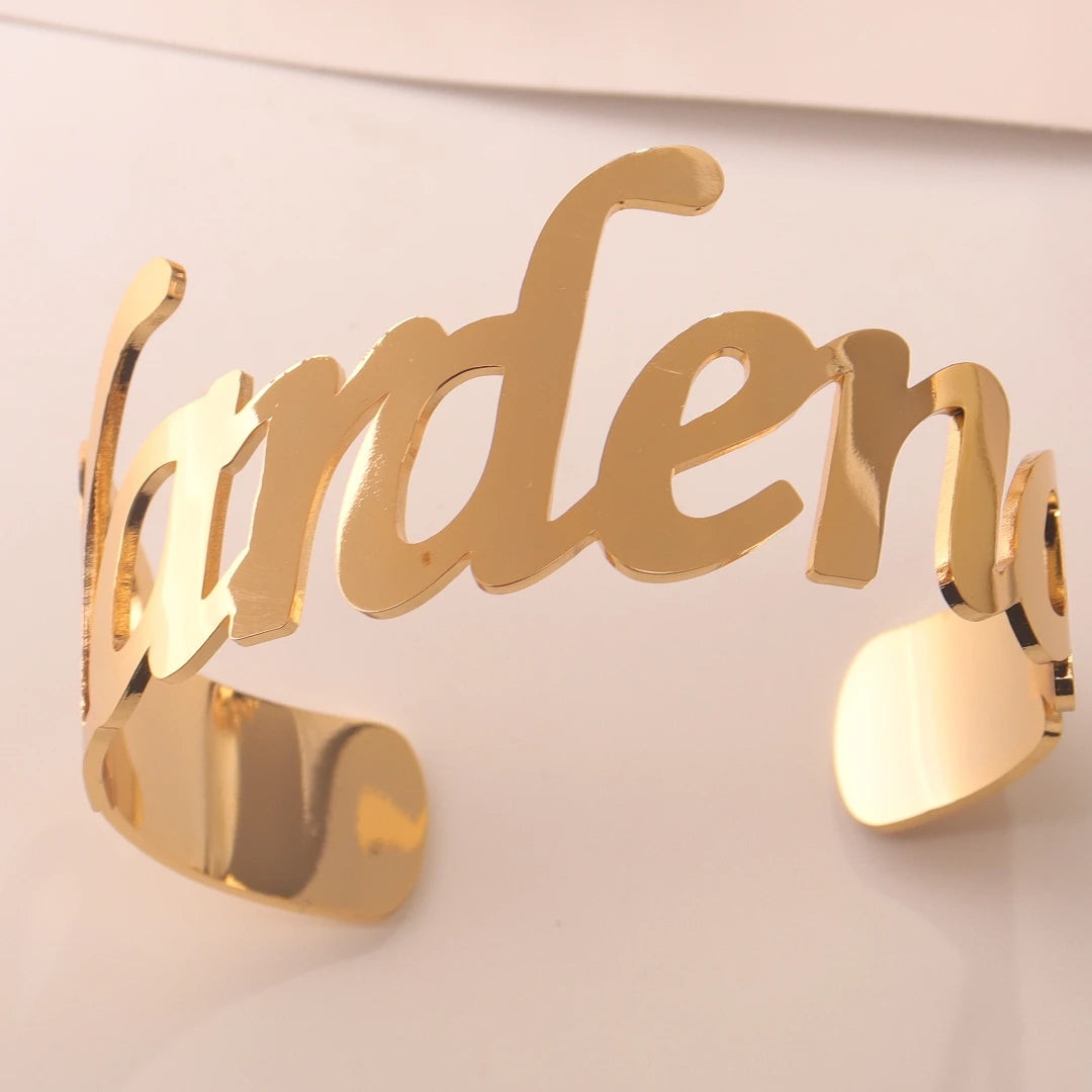 Brazalete de mujer con nombre personalizado, pulsera de acero inoxidable dorada y plateada, pulsera con dijes personalizados, regalo de joyería para el Día de San Valentín