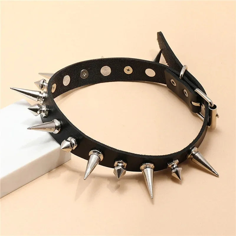 Tres filas Cuspidal Spikes remache Stud puño ancho cuero Punk gótico Rock Unisex brazalete pulsera hombres joyerÃÂa