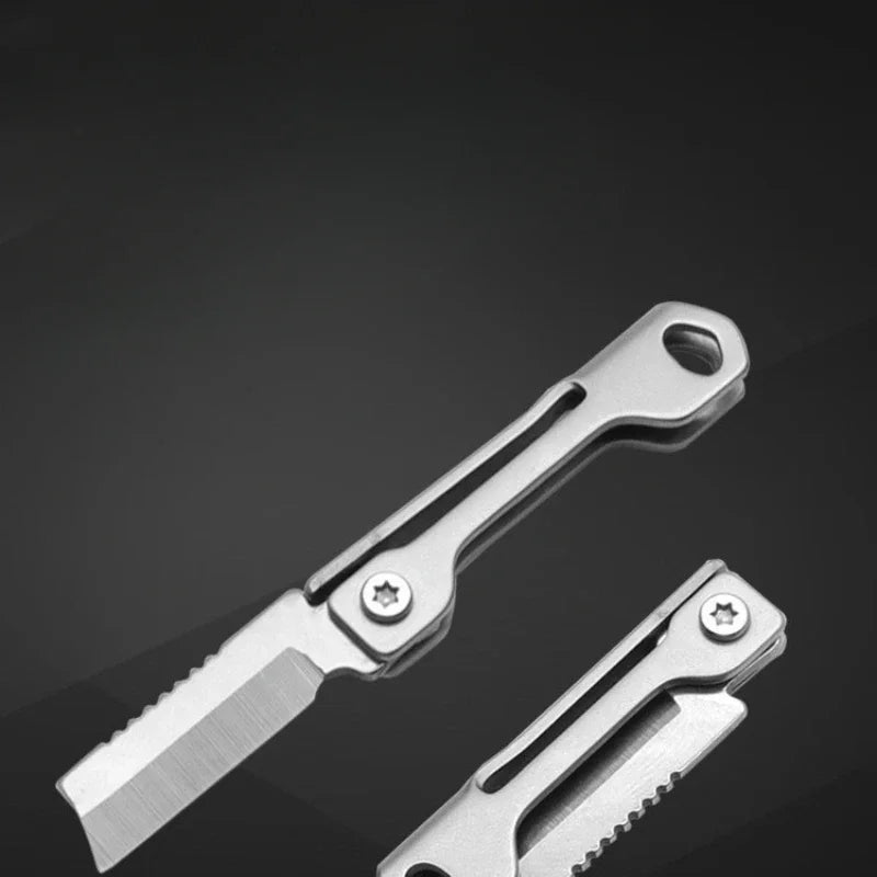Suministros para acampar al aire libre, cuchillo plegable de acero inoxidable, Mini llavero de cabeza cuadrada, colgante, cuchillo de bolsillo portátil, herramientas de senderismo, 1 ud.