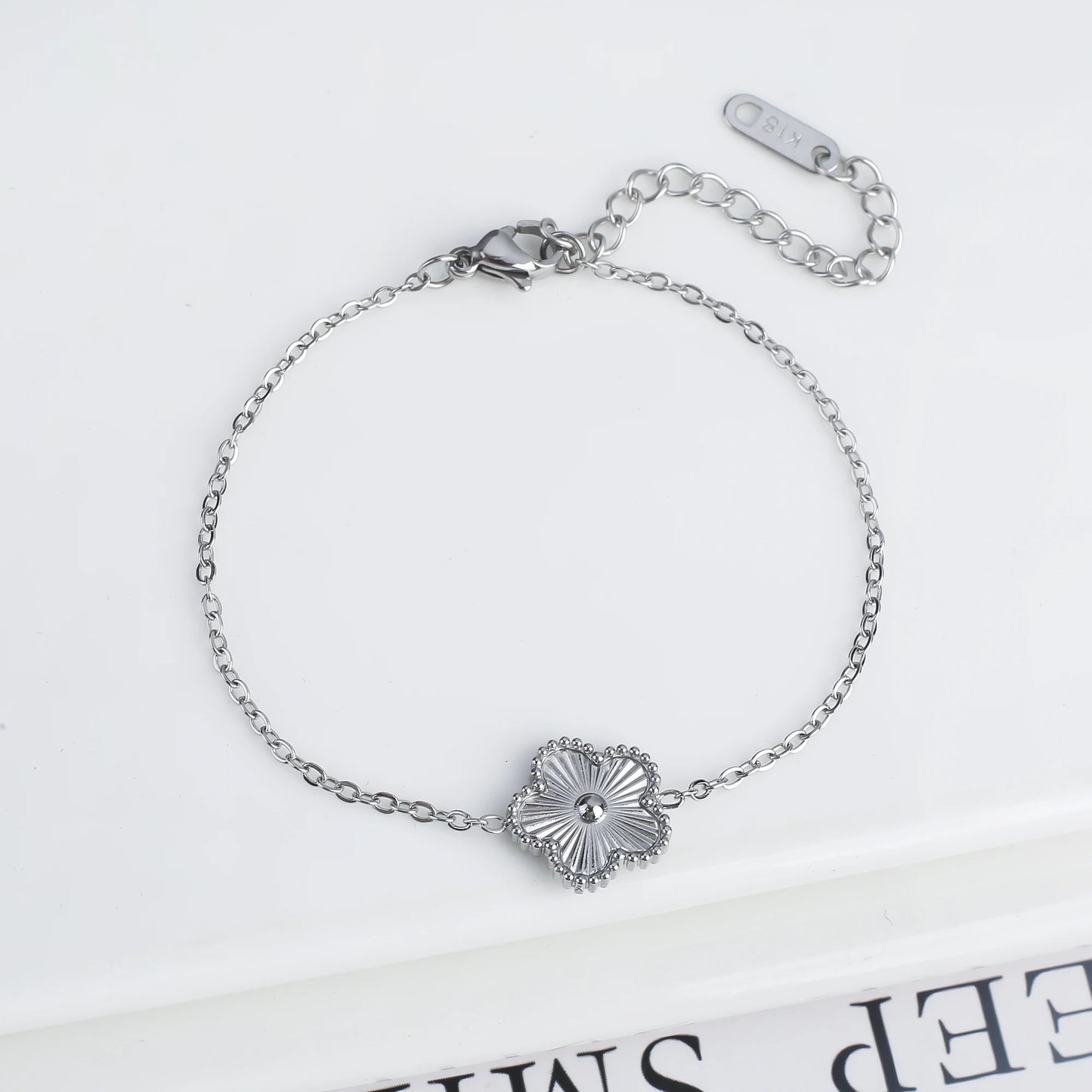 Pulsera clásica de acero inoxidable para mujer, brazalete ajustable de cinco flores, joyerÃa de fiesta a la moda, regalos de trébol