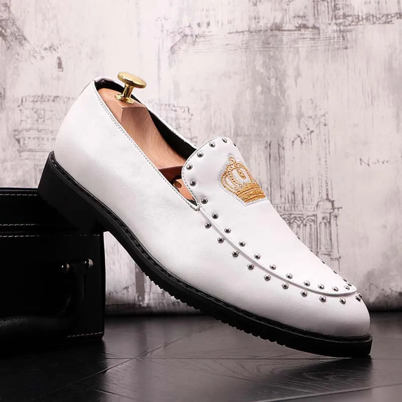 Primavera otoño hombres zapatos de vestir de cuero corona bordado Casual moda Slip-On lujo remache tendencia mocasines