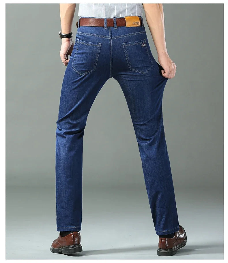 Nuevos pantalones vaqueros finos de seda de hielo para hombres, pantalones de algodón elásticos rectos azules, pantalones ligeros informales de negocios para primavera y verano