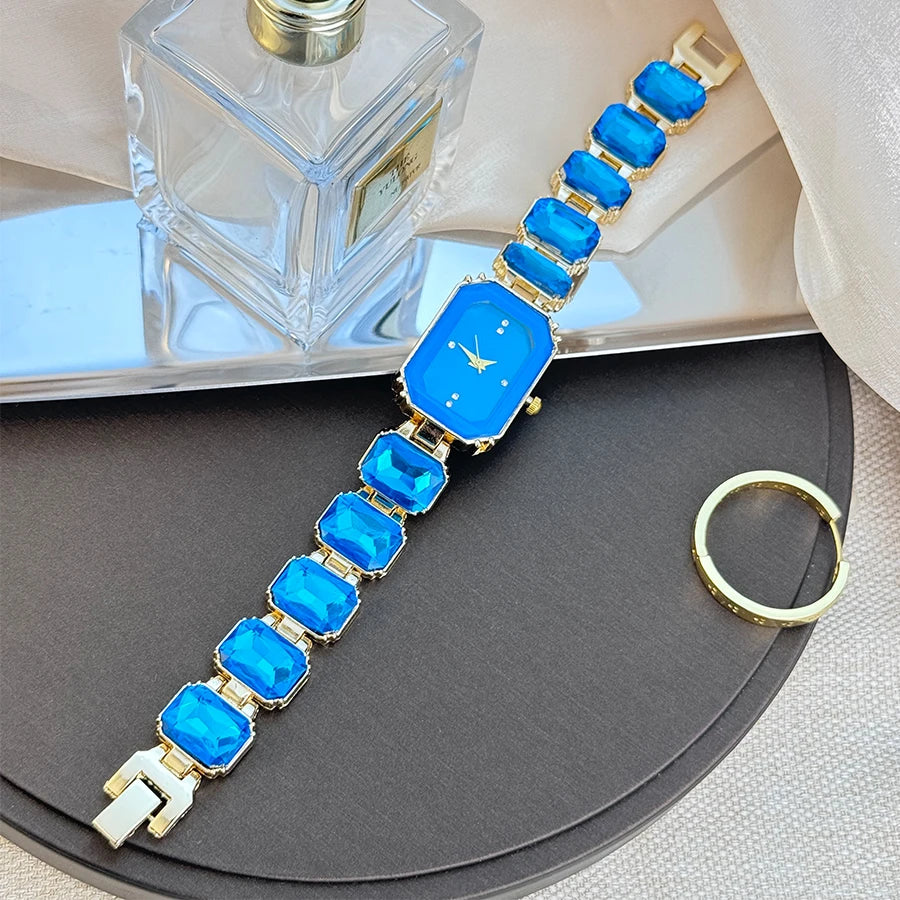 Reloj de mujer de estilo europeo y americano con cadena de diamantes de imitación de sección grande, caja rectangular de color, esfera de diamantes de imitación