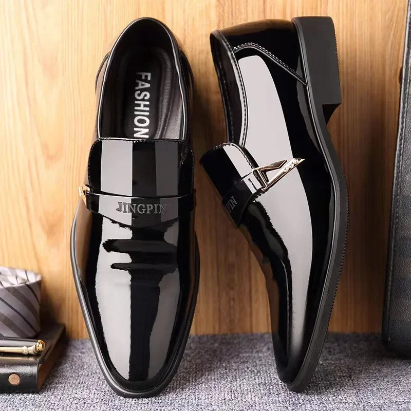 Zapatos de cuero para hombre, zapatos de negocios, zapatos Oxford de cuero brillante, mocasines masculinos con punta en pico lacados, zapatos de vestir de diseñador sin cordones para hombre